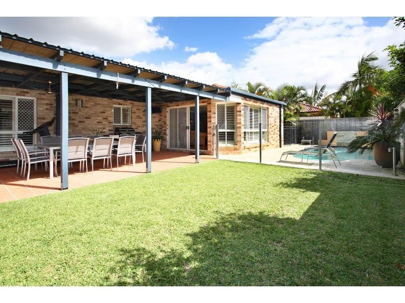 4 Razorback Cl, Carindale QLD 4152