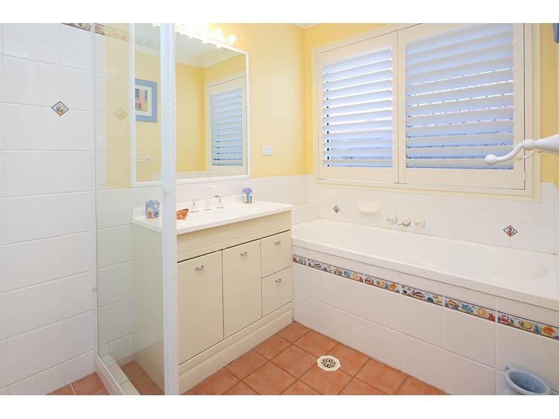 4 Razorback Cl, Carindale QLD 4152