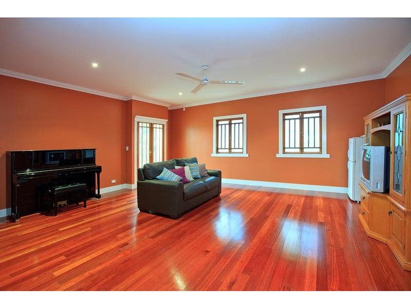 18 Brae St, Coorparoo QLD 4151