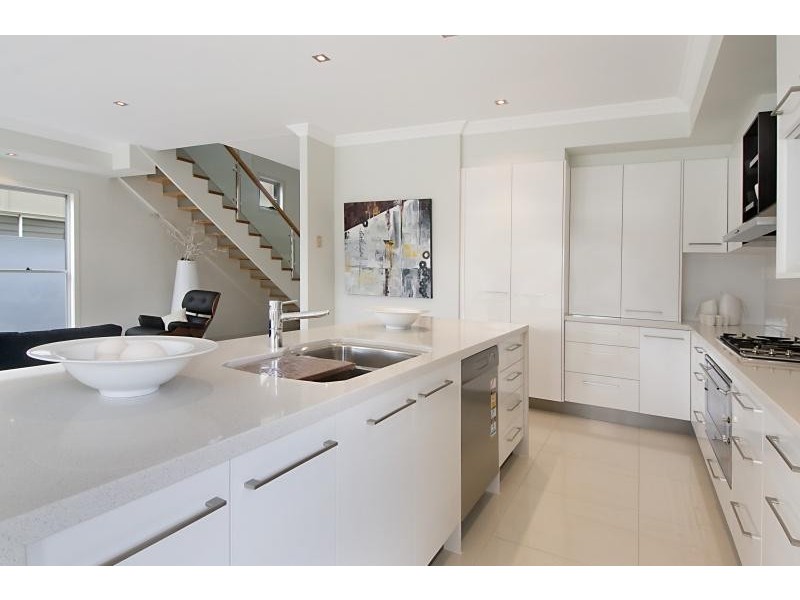 8 School  St, Hendra QLD 4011