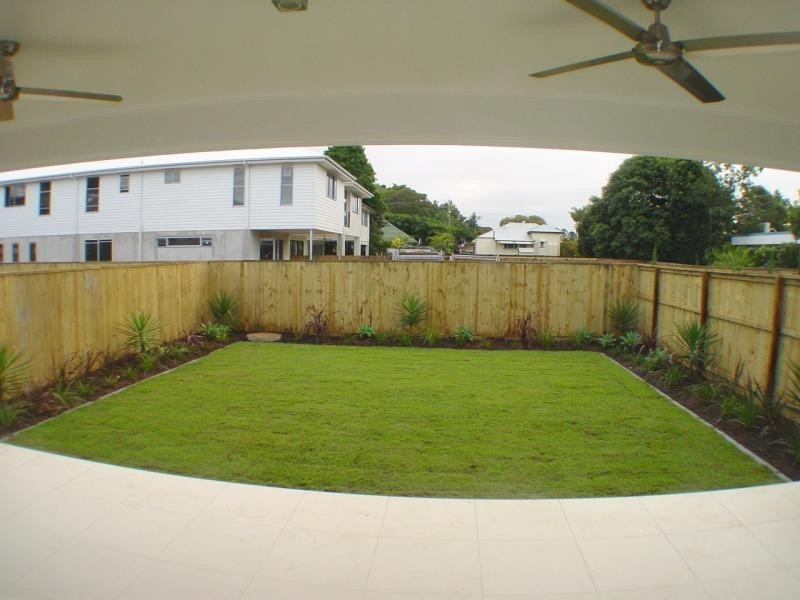 8 School  St, Hendra QLD 4011