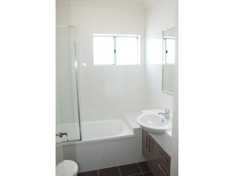 15 Rolle St, Holland Park West QLD 4121