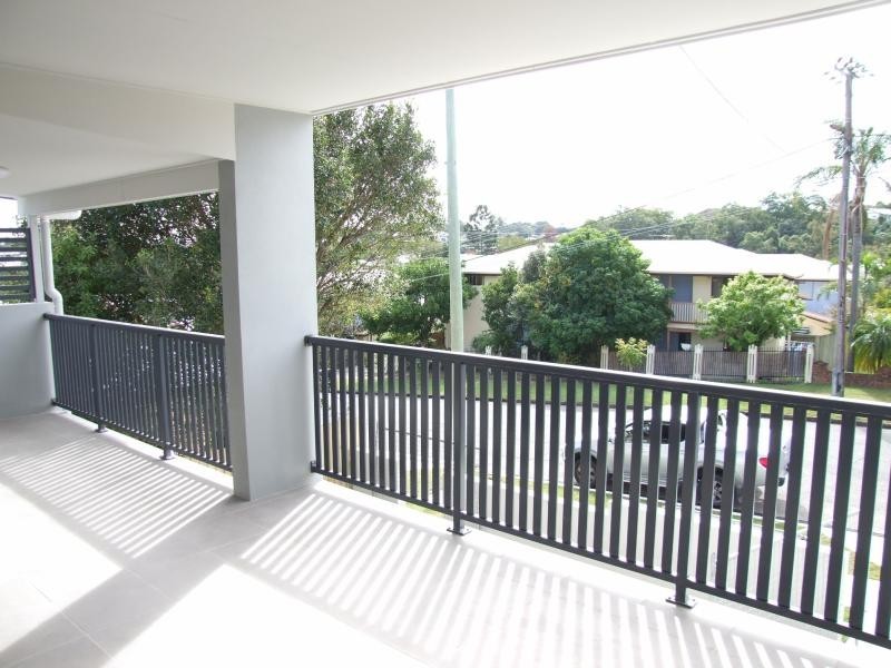 15 Rolle St, Holland Park West QLD 4121