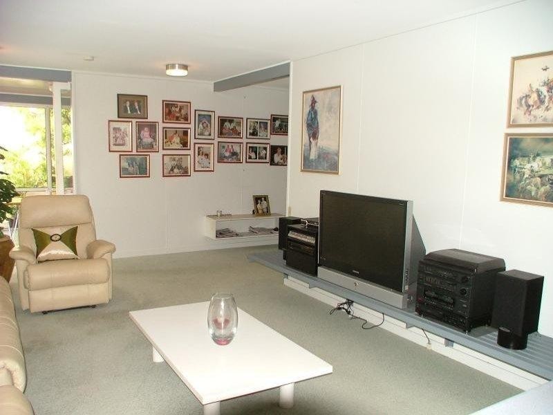 37 Carnelian  St, Holland Park QLD 4121