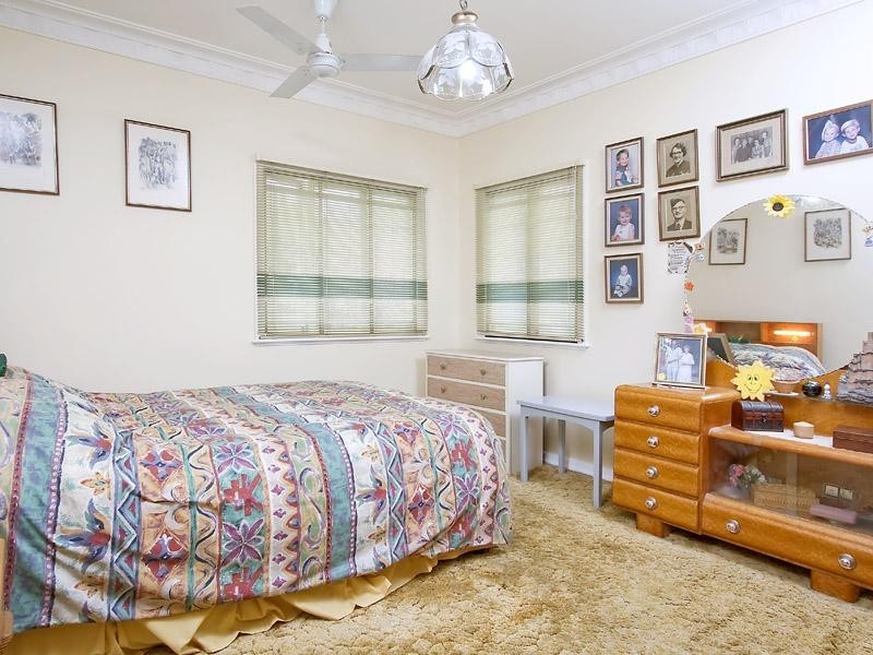 33 Hobart Ave, Camp Hill QLD 4152