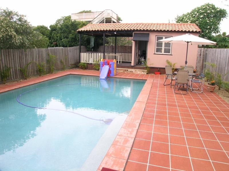 95 Grattan Tce, Manly QLD 4179