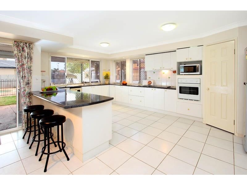 63 Delaney Cct, Carindale QLD 4152