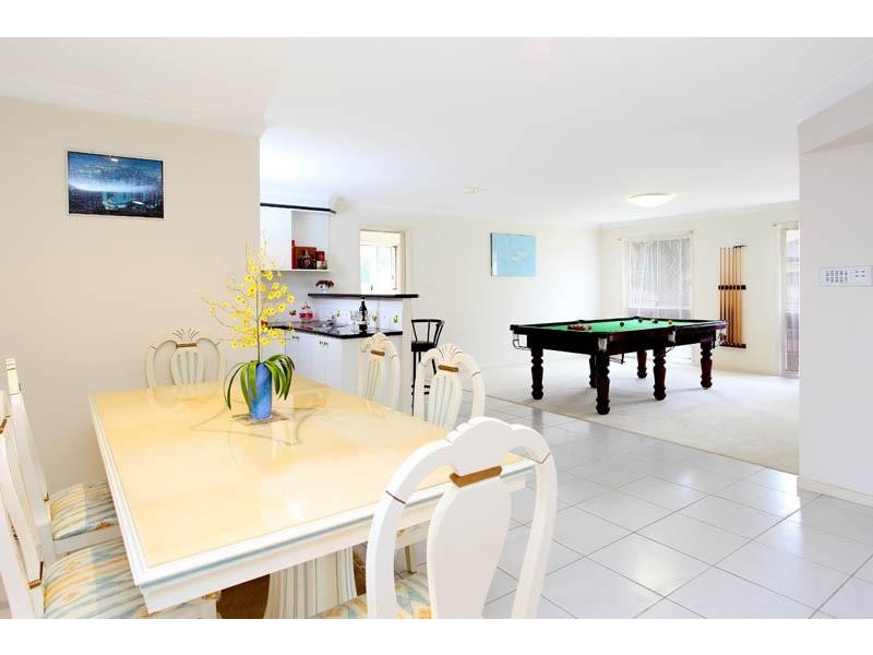 63 Delaney Cct, Carindale QLD 4152