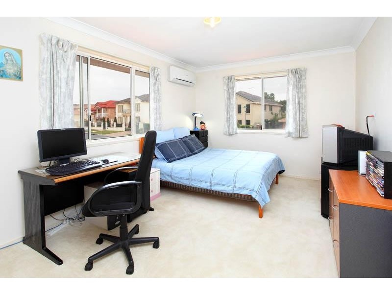 63 Delaney Cct, Carindale QLD 4152