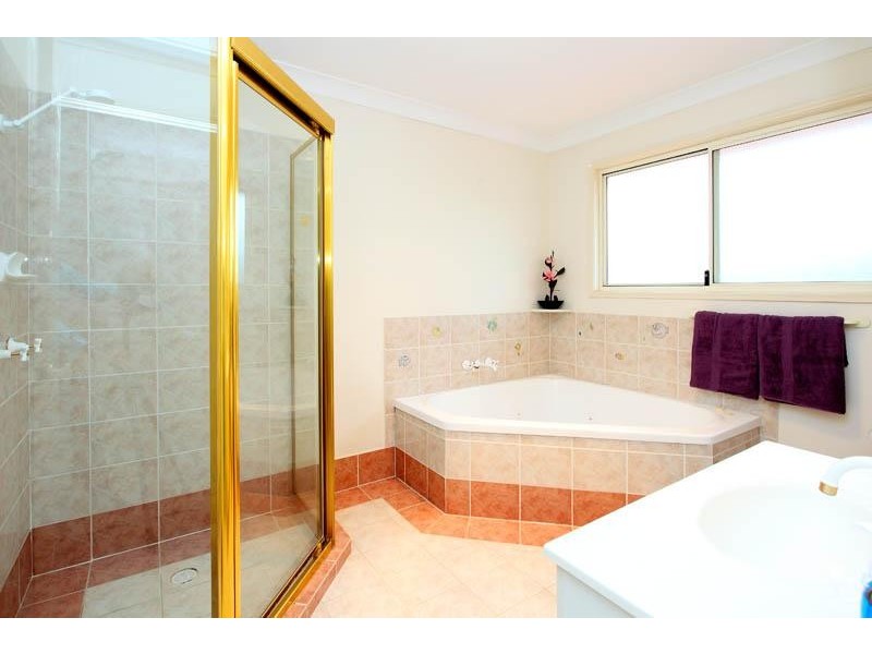 63 Delaney Cct, Carindale QLD 4152