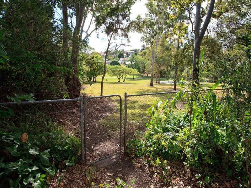 93 Sterculia Ave, Holland Park QLD 4121