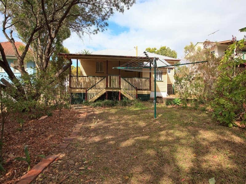 93 Sterculia Ave, Holland Park QLD 4121