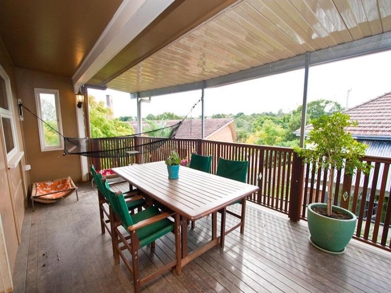 14 Agnes St, Holland Park QLD 4121