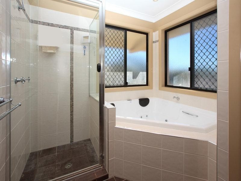 8 Olive Pl, Carindale QLD 4152