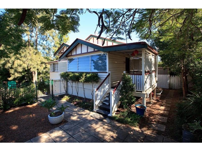 55 Brinawa St, Camp Hill QLD 4152