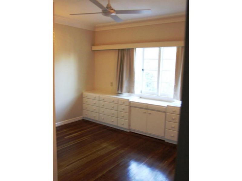 54 Coonara St, Holland Park QLD 4121