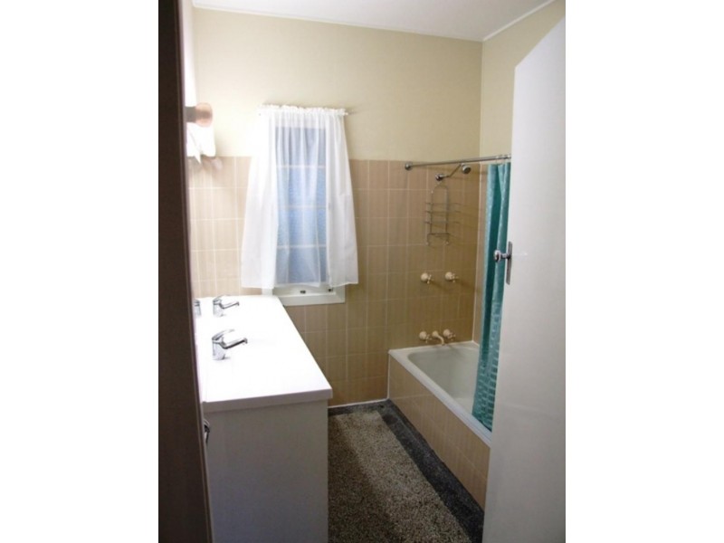 54 Coonara St, Holland Park QLD 4121