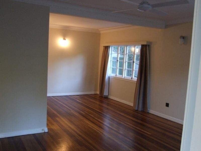 54 Coonara St, Holland Park QLD 4121