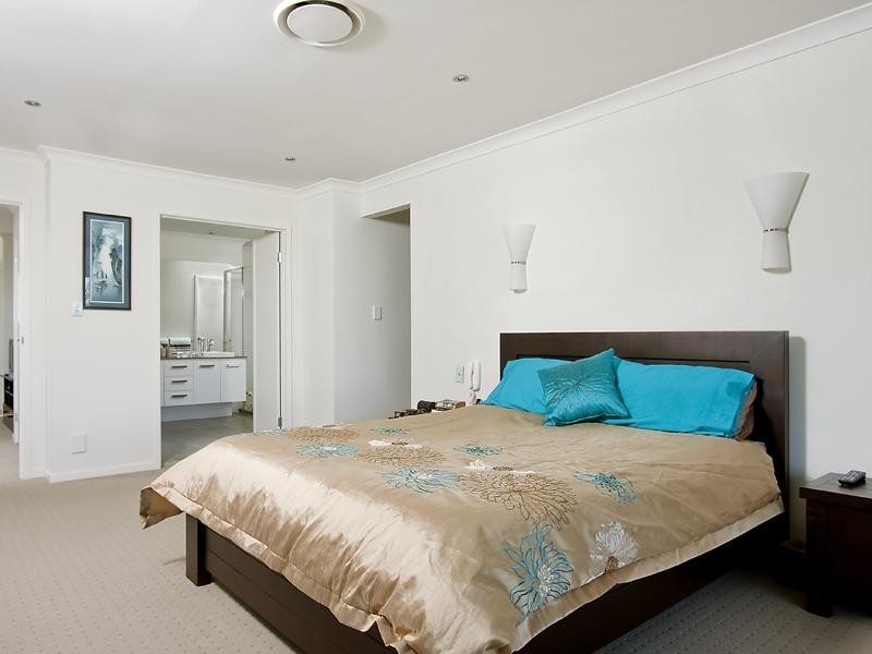 38 Birdwood Rd, Birkdale QLD 4159