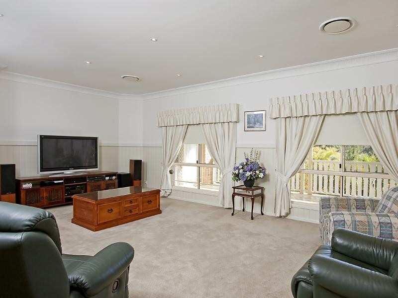 17 Monet Cres, Mackenzie QLD 4156