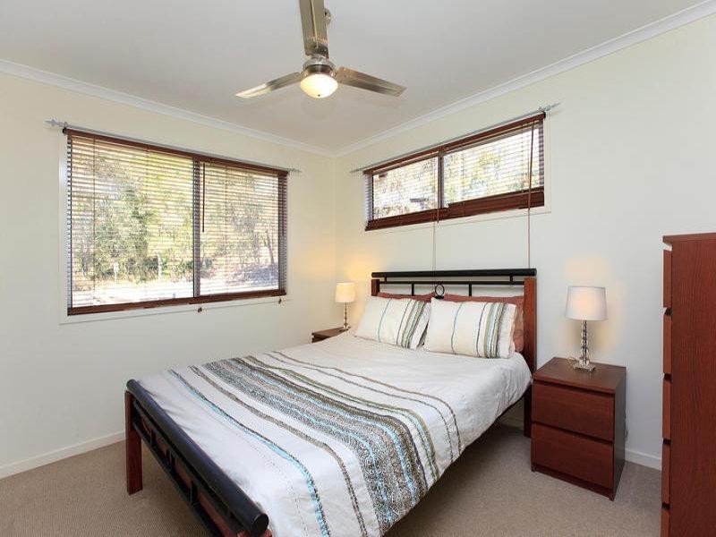 192 Bapaume Rd, Holland Park QLD 4121