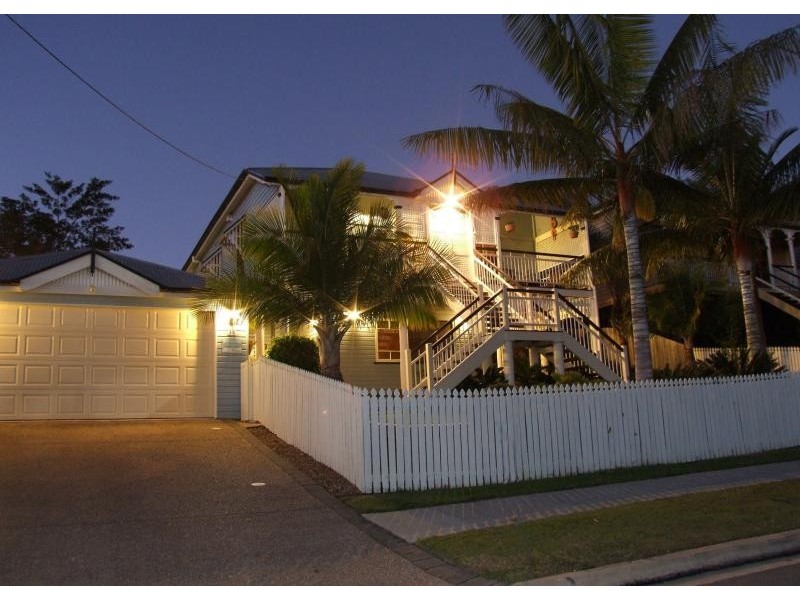 38 Longfellow  St, Norman Park QLD 4170