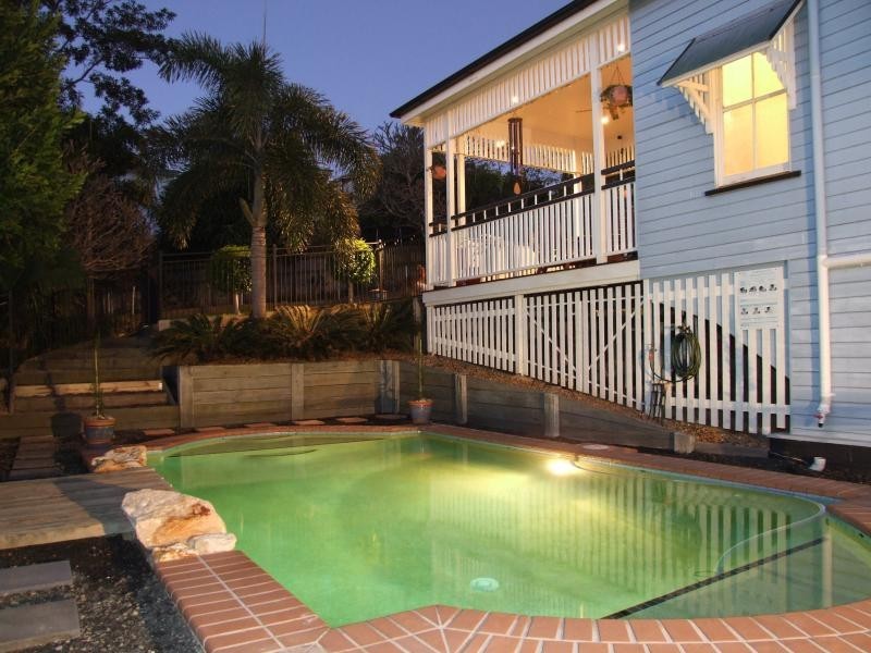 38 Longfellow  St, Norman Park QLD 4170