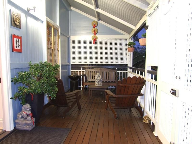 38 Longfellow  St, Norman Park QLD 4170