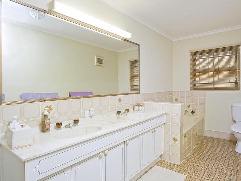 33 Hobart  Ave, Camp Hill QLD 4152