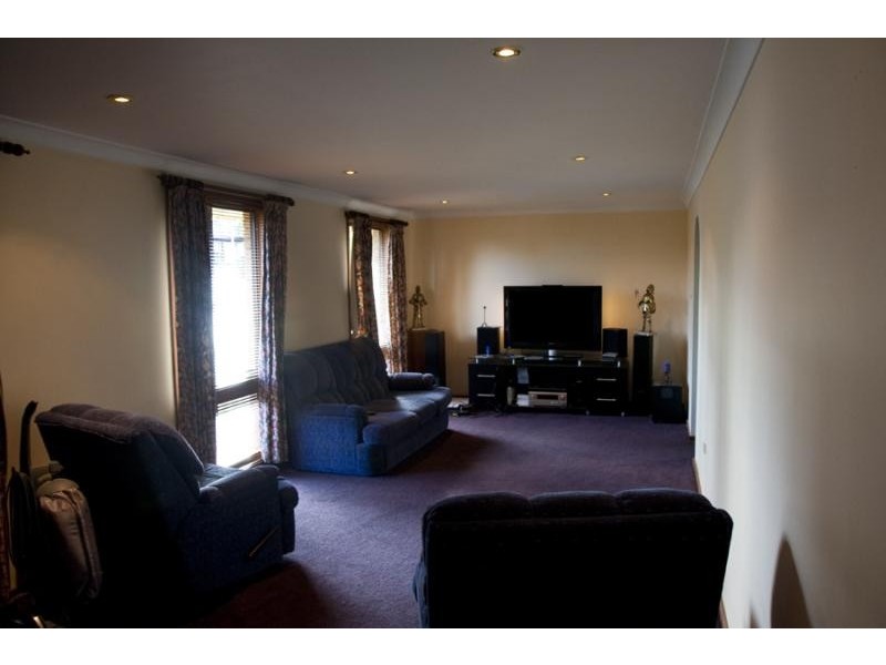 14 Colony Gdn, Horsley NSW 2530