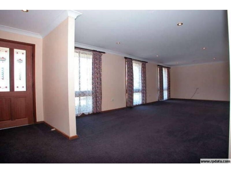 14 Colony Gdn, Horsley NSW 2530