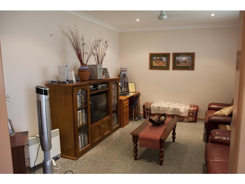 258 Flagstaff Rd, Lake Heights NSW 2502