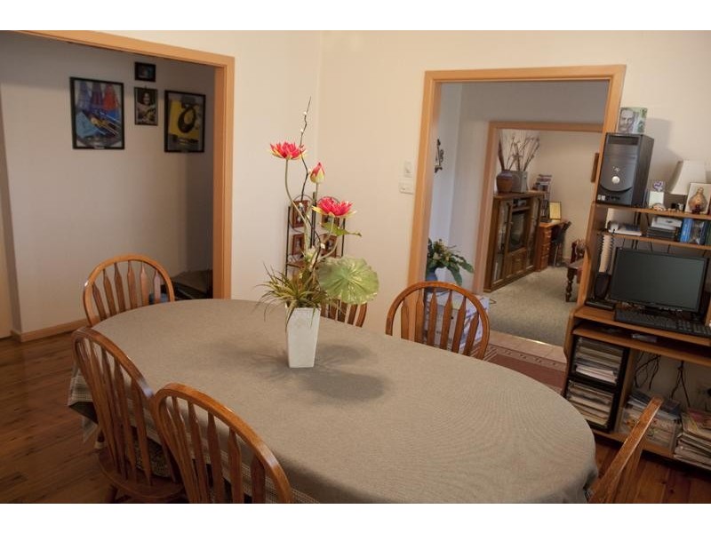258 Flagstaff Rd, Lake Heights NSW 2502