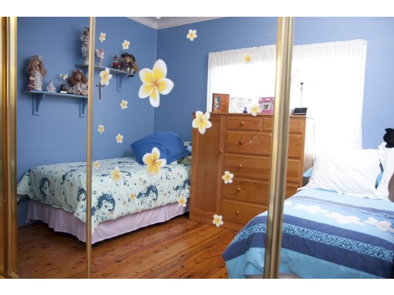 258 Flagstaff Rd, Lake Heights NSW 2502