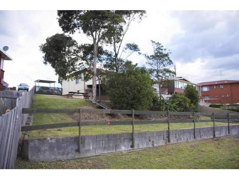 258 Flagstaff Rd, Lake Heights NSW 2502