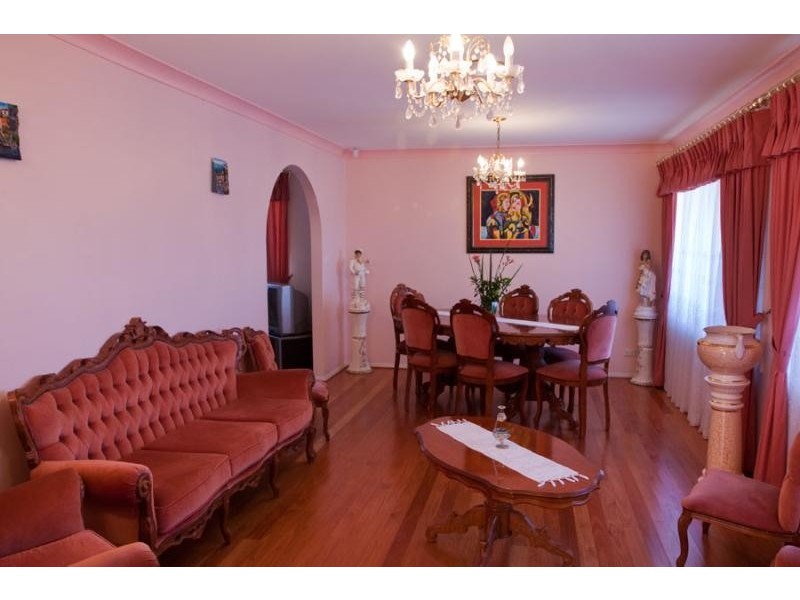 11 Castle Ct, Berkeley NSW 2506