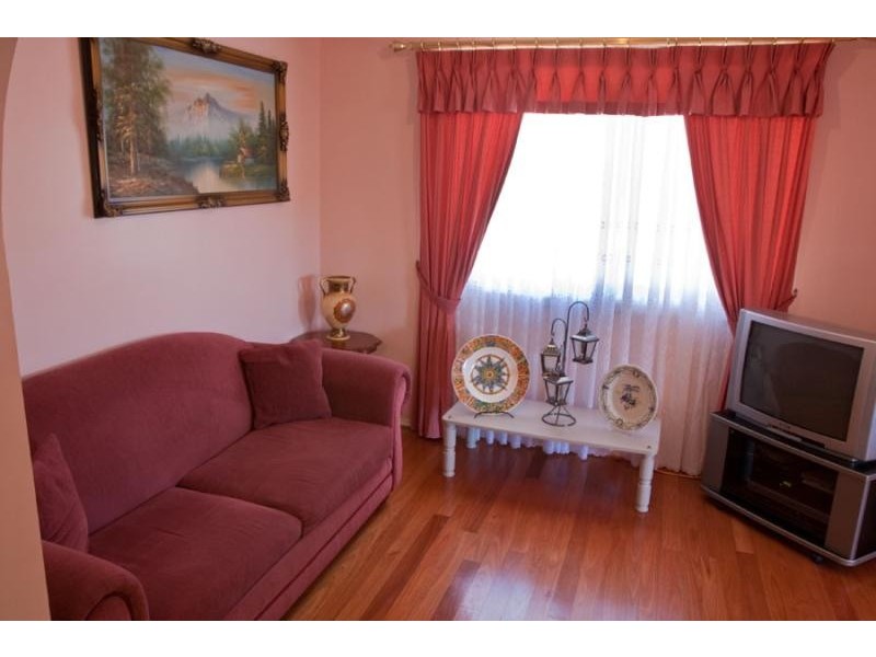 11 Castle Ct, Berkeley NSW 2506