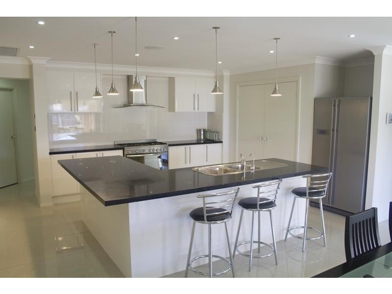 15 McLeod Pl, Horsley NSW 2530