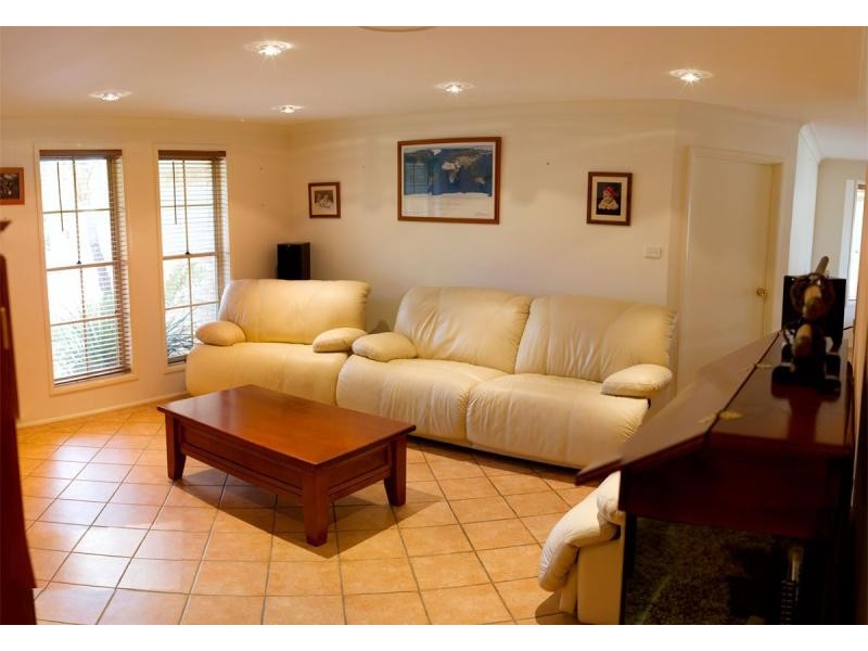 21 Amanda Pl, Horsley NSW 2530