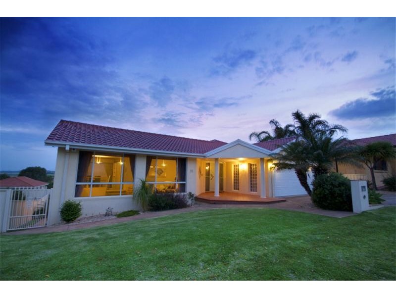 18 Ragamuffin Cct, Shell Cove NSW 2529