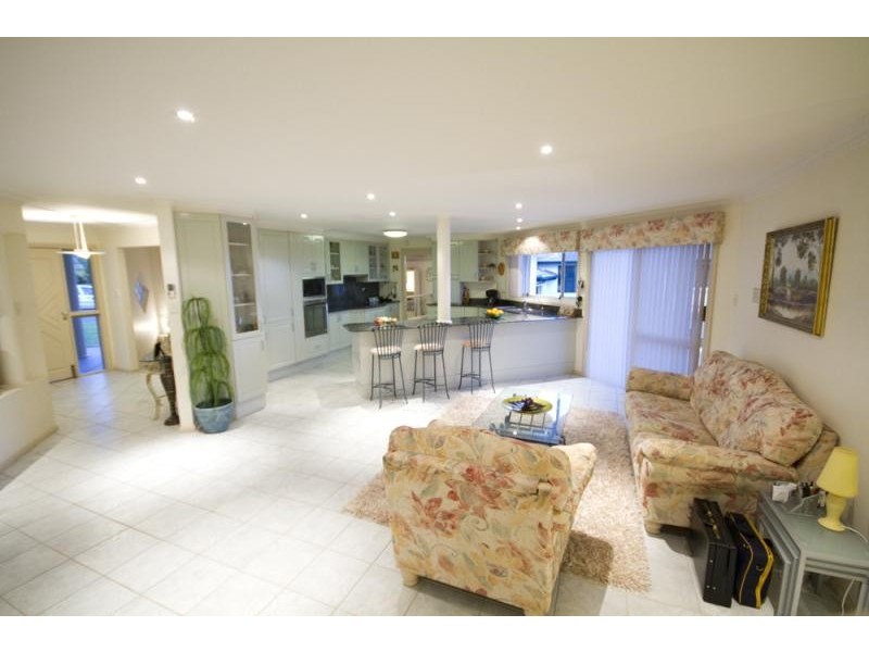 18 Ragamuffin Cct, Shell Cove NSW 2529