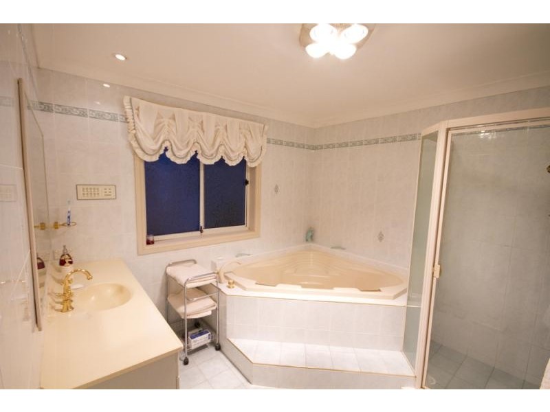 18 Ragamuffin Cct, Shell Cove NSW 2529