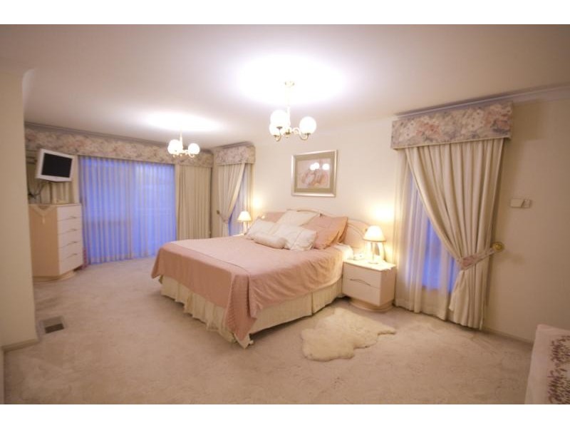 18 Ragamuffin Cct, Shell Cove NSW 2529