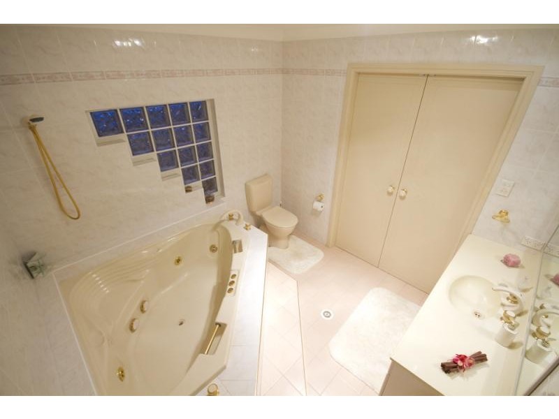 18 Ragamuffin Cct, Shell Cove NSW 2529