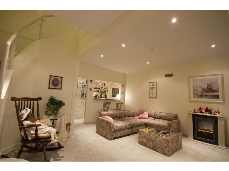18 Ragamuffin Cct, Shell Cove NSW 2529