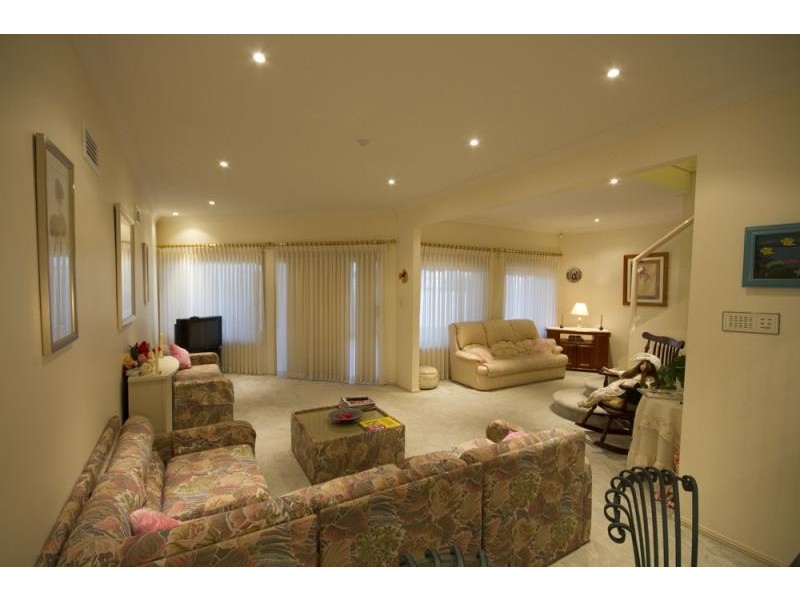 18 Ragamuffin Cct, Shell Cove NSW 2529