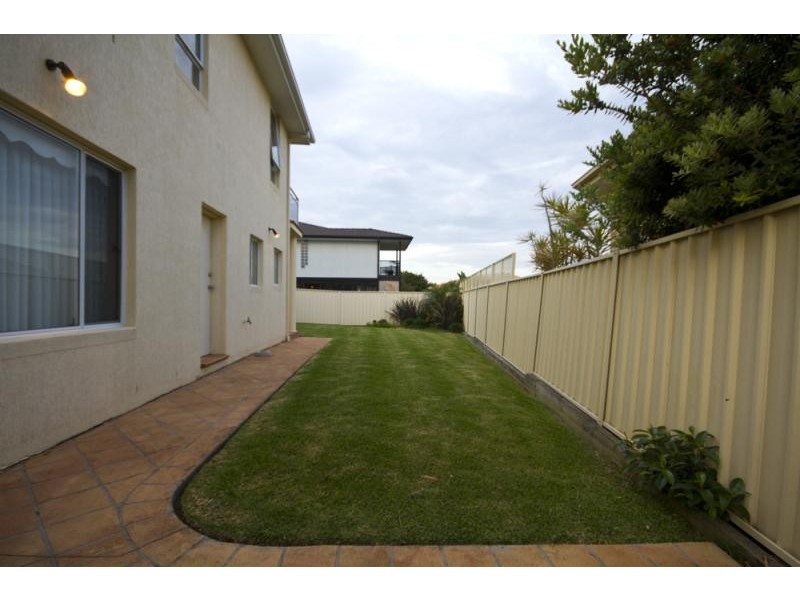 18 Ragamuffin Cct, Shell Cove NSW 2529