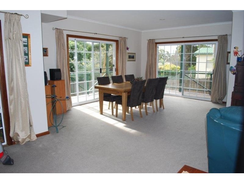 5 Waratah Rd, Engadine NSW 2233