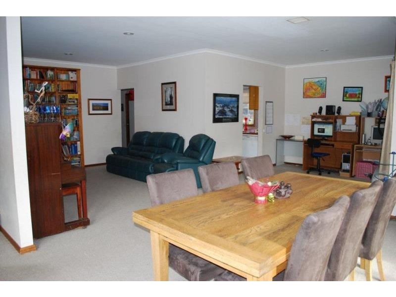 5 Waratah Rd, Engadine NSW 2233