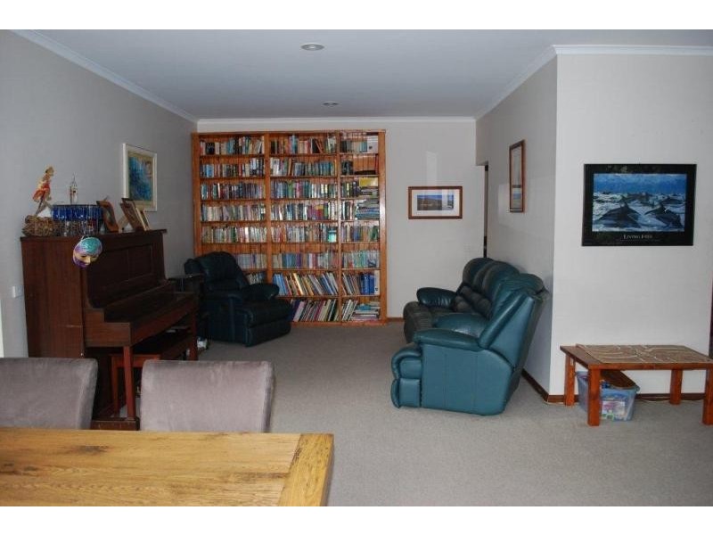 5 Waratah Rd, Engadine NSW 2233